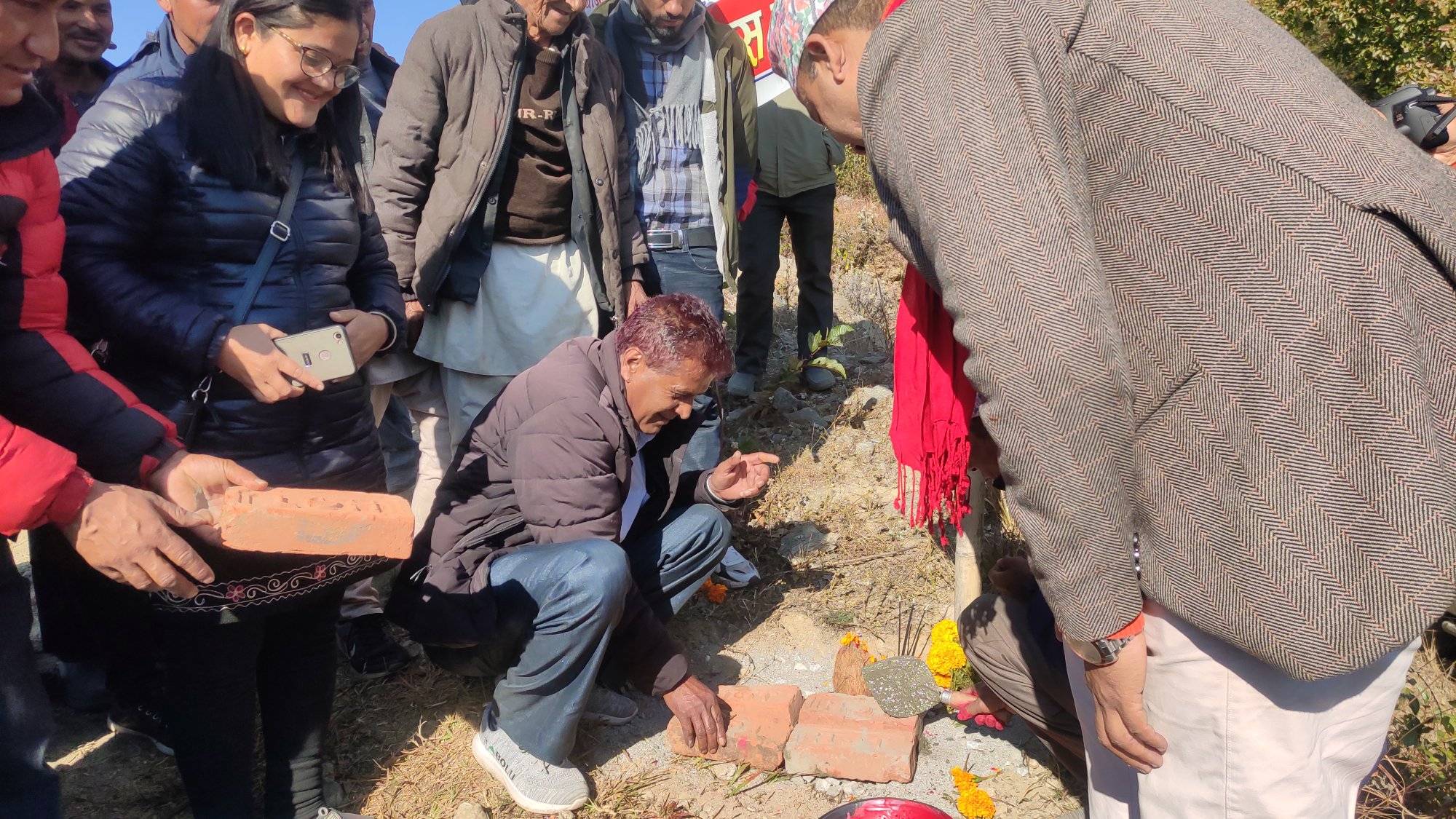 तामाकोशी गाउँपालिकाले  पैदल मार्ग निर्माणको शिलान्यास   